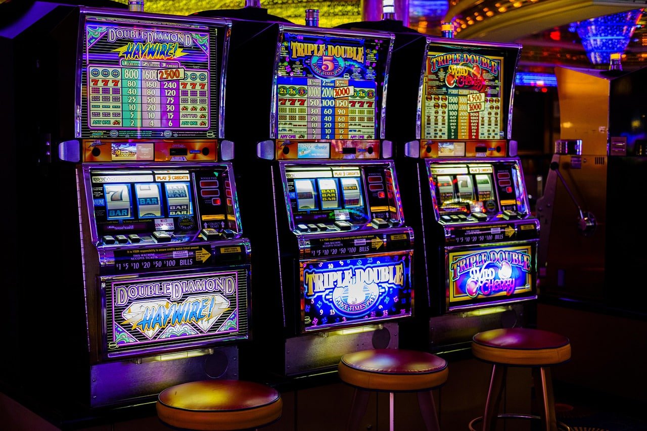 Pengalaman hiburan sportsbook, slot, dan live casino dengan hoki633